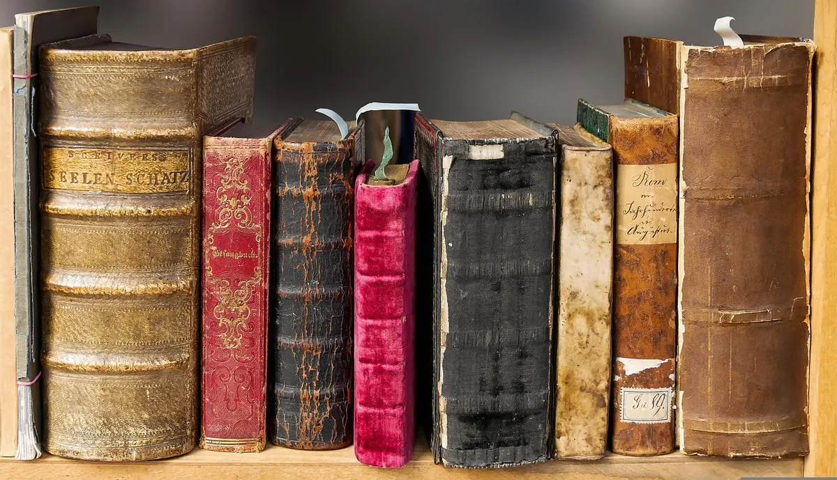 How to Style a Bookcase: A Step-by-Step Guide for Balanced Shelves