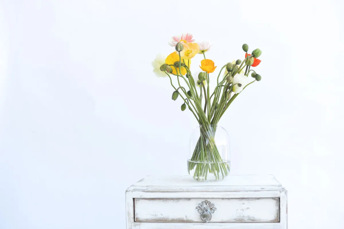 Seasonal Shelving: How to Refresh Your Shelves for Spring